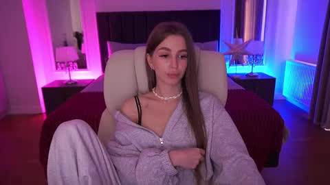 stellahoneywell online show from 03/26/26, 07:25