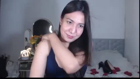 Snapshot of stellahugets chatting on 10/05/25, 12:53 Stella online show from 10/05/25, 12:53