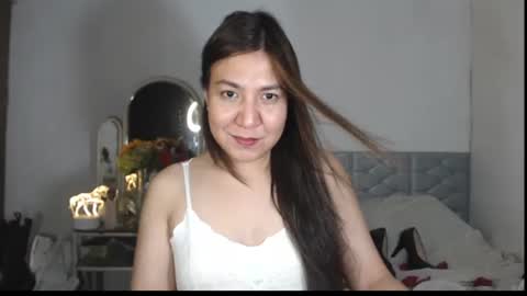 Snapshot of stellahugets chatting on 10/11/25, 04:27 Stella online show from 10/11/25, 04:27