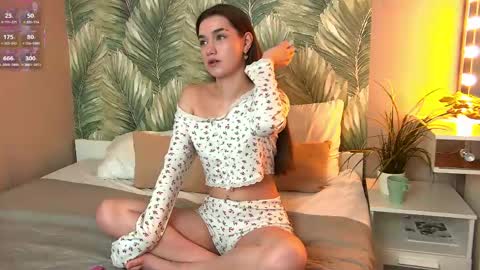stellapierces online show from 04/27/26, 06:33