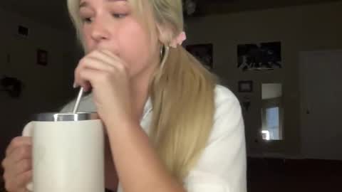 Snapshot of stellaraexox chatting on 10/15/25, 12:11 stellaraexox online show from 10/15/25, 12:11