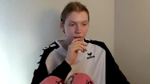 S T E L L A online show from 11/03/25, 09:43