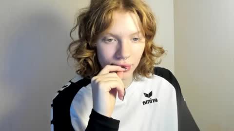 S T E L L A online show from 11/05/25, 09:09