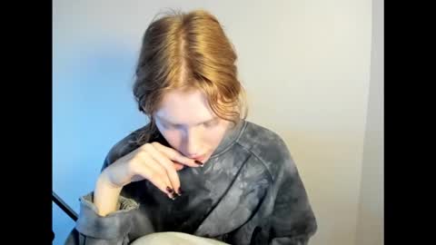 S T E L L A online show from 11/21/25, 09:08