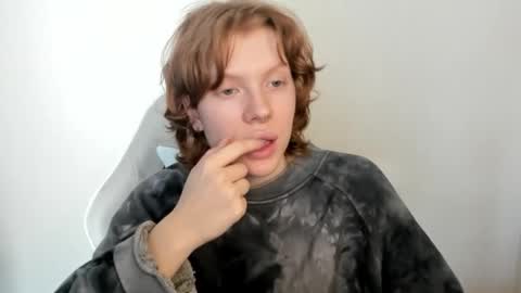 Snapshot of stellaswen chatting on 02/17/26, 09:17 S T E L L A online show from 02/17/26, 09:17