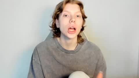 Snapshot of stellaswen chatting on 03/05/26, 08:32 S T E L L A online show from 03/05/26, 08:32