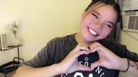 Snapshot of stellaxtemptationx chatting on 11/04/25, 02:27 Stella sweet online show from 11/04/25, 02:27