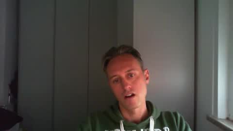 Snapshot of sten015 chatting on 10/27/25, 03:27 sten015 online show from 10/27/25, 03:27