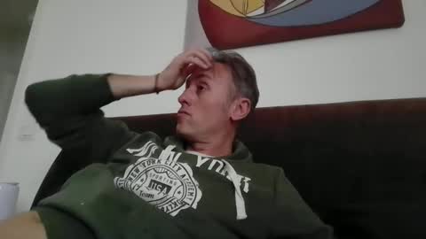 Snapshot of sten015 chatting on 11/04/25, 02:05 sten015 online show from 11/04/25, 02:05