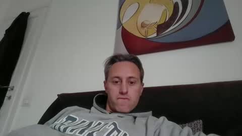 Snapshot of sten015 chatting on 12/18/25, 01:50 sten015 online show from 12/18/25, 01:50