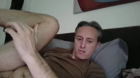 Snapshot of sten015 chatting on 12/23/25, 10:46 sten015 online show from 12/23/25, 10:46