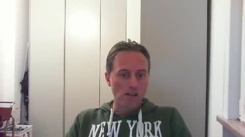 Snapshot of sten015 chatting on 01/05/26, 05:27 sten015 online show from 01/05/26, 05:27