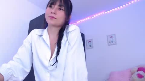 Snapshot of step_daughter_ chatting on 04/05/26, 04:20 MIA online show from 04/05/26, 04:20