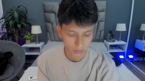 Snapshot of stephane_rouss chatting on 10/21/25, 09:15 Stephane Rouss online show from 10/21/25, 09:15