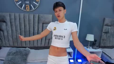 Snapshot of stephane_rouss chatting on 10/22/25, 07:46 Stephane Rouss online show from 10/22/25, 07:46