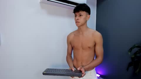 Snapshot of stephane_rouss chatting on 11/01/25, 08:11 Stephane Rouss online show from 11/01/25, 08:11