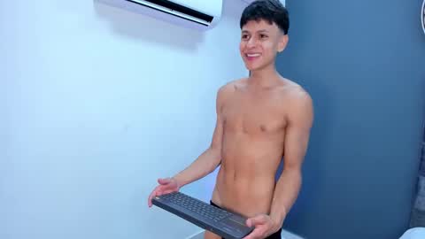 Snapshot of stephane_rouss chatting on 11/08/25, 07:56 Stephane Rouss online show from 11/08/25, 07:56