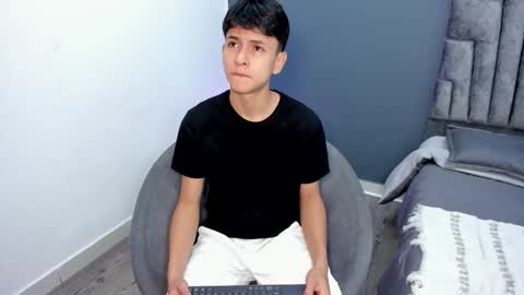 Snapshot of stephane_rouss chatting on 12/01/25, 08:14 Stephane Rouss online show from 12/01/25, 08:14