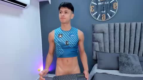 Snapshot of stephane_rouss chatting on 12/04/25, 08:28 Stephane Rouss online show from 12/04/25, 08:28