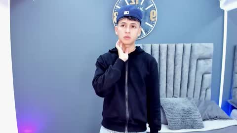 Snapshot of stephane_rouss chatting on 12/05/25, 08:05 Stephane Rouss online show from 12/05/25, 08:05