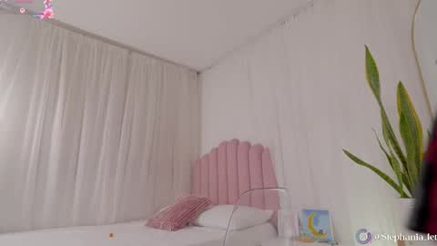 stephania_let online show from 11/24/25, 06:18