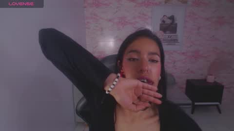 Snapshot of stephania_t chatting on 12/27/24, 06:46 Stephania online show from 12/27/24, 06:46