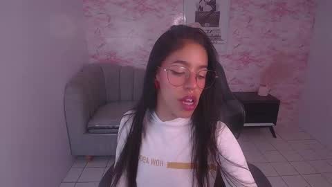 Snapshot of stephania_t chatting on 12/28/24, 04:19 Stephania online show from 12/28/24, 04:19