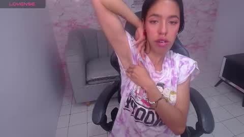 Snapshot of stephania_t chatting on 01/04/25, 06:19 Stephania online show from 01/04/25, 06:19