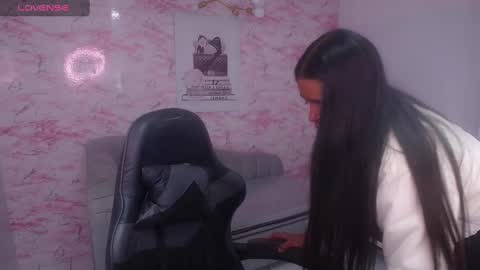 Snapshot of stephania_t chatting on 01/08/25, 03:19 Stephania online show from 01/08/25, 03:19