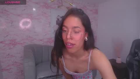 Snapshot of stephania_t chatting on 01/08/25, 06:20 Stephania online show from 01/08/25, 06:20