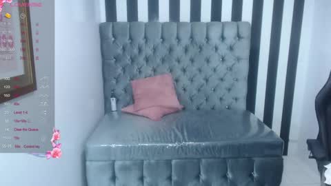 Snapshot of stephania_t chatting on 01/11/25, 06:56 Stephania online show from 01/11/25, 06:56