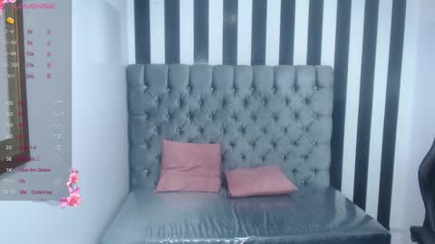 Snapshot of stephania_t chatting on 01/11/25, 09:57 Stephania online show from 01/11/25, 09:57