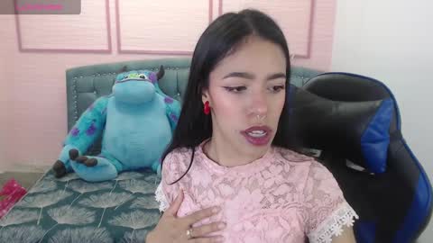 Snapshot of stephania_t chatting on 01/27/25, 10:27 Stephania online show from 01/27/25, 10:27