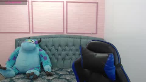 Snapshot of stephania_t chatting on 01/28/25, 10:23 Stephania online show from 01/28/25, 10:23