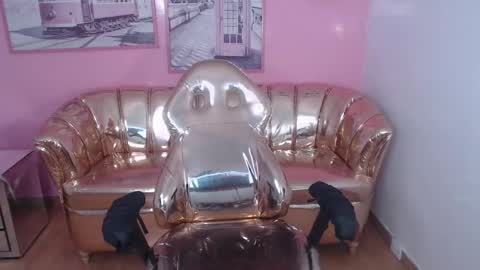 Snapshot of stephania_t chatting on 01/31/25, 01:45 Stephania online show from 01/31/25, 01:45