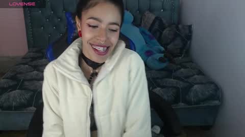 Snapshot of stephania_t chatting on 02/01/25, 01:41 Stephania online show from 02/01/25, 01:41