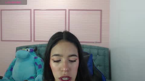 Snapshot of stephania_t chatting on 02/04/25, 10:32 Stephania online show from 02/04/25, 10:32