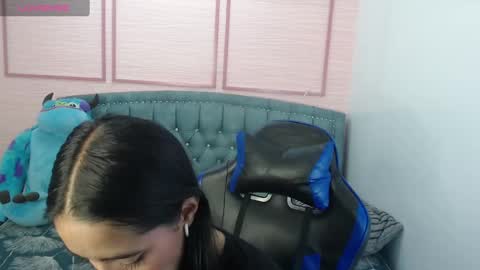 Snapshot of stephania_t chatting on 02/05/25, 10:41 Stephania online show from 02/05/25, 10:41