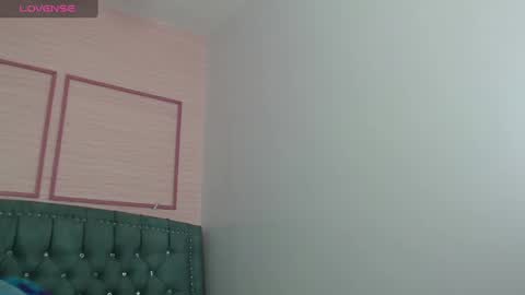 Snapshot of stephania_t chatting on 02/05/25, 01:44 Stephania online show from 02/05/25, 01:44