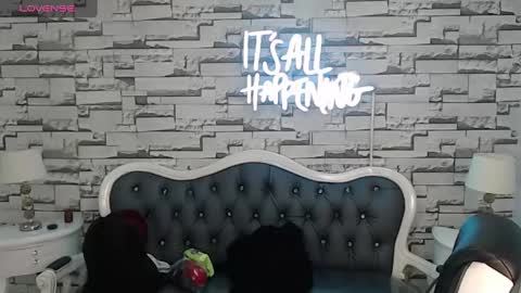 Snapshot of stephania_t chatting on 02/11/25, 10:59 Stephania online show from 02/11/25, 10:59