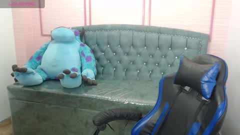 Snapshot of stephania_t chatting on 02/13/25, 10:23 Stephania online show from 02/13/25, 10:23