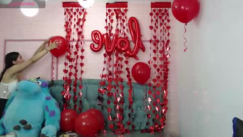 Snapshot of stephania_t chatting on 02/14/25, 10:49 Stephania online show from 02/14/25, 10:49