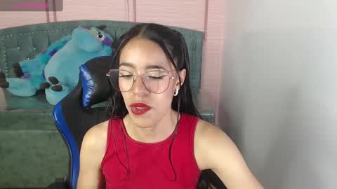 Snapshot of stephania_t chatting on 02/21/25, 01:44 Stephania online show from 02/21/25, 01:44