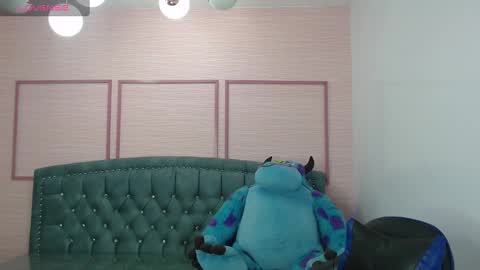 Snapshot of stephania_t chatting on 02/22/25, 10:18 Stephania online show from 02/22/25, 10:18