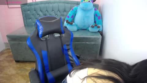 Snapshot of stephania_t chatting on 02/24/25, 10:26 Stephania online show from 02/24/25, 10:26