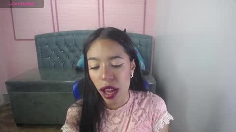 Snapshot of stephania_t chatting on 03/03/25, 10:28 Stephania online show from 03/03/25, 10:28