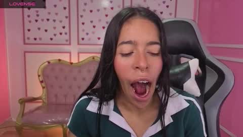 Snapshot of stephania_t chatting on 09/15/25, 11:32 Stephania online show from 09/15/25, 11:32