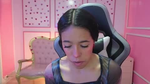 Snapshot of stephania_t chatting on 09/19/25, 11:33 Stephania online show from 09/19/25, 11:33