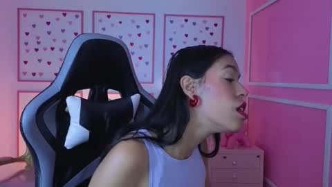 Snapshot of stephania_t chatting on 09/24/25, 11:35 Stephania online show from 09/24/25, 11:35