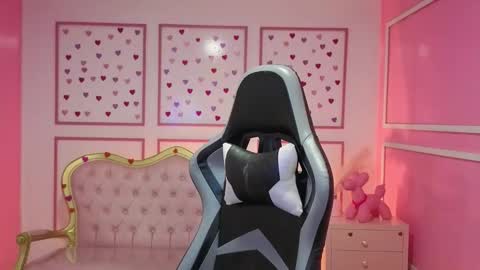 Snapshot of stephania_t chatting on 09/27/25, 12:43 Stephania online show from 09/27/25, 12:43